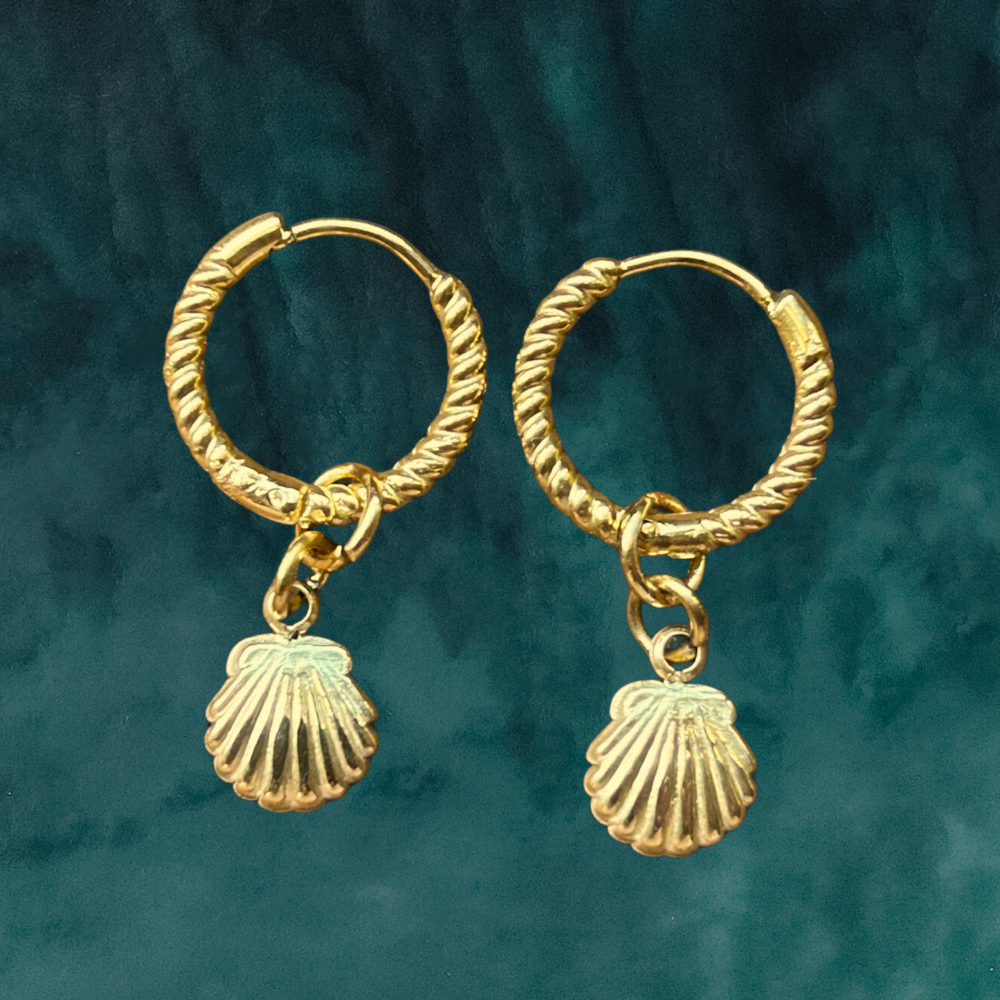Small Twisted Hoops - Mini Shell